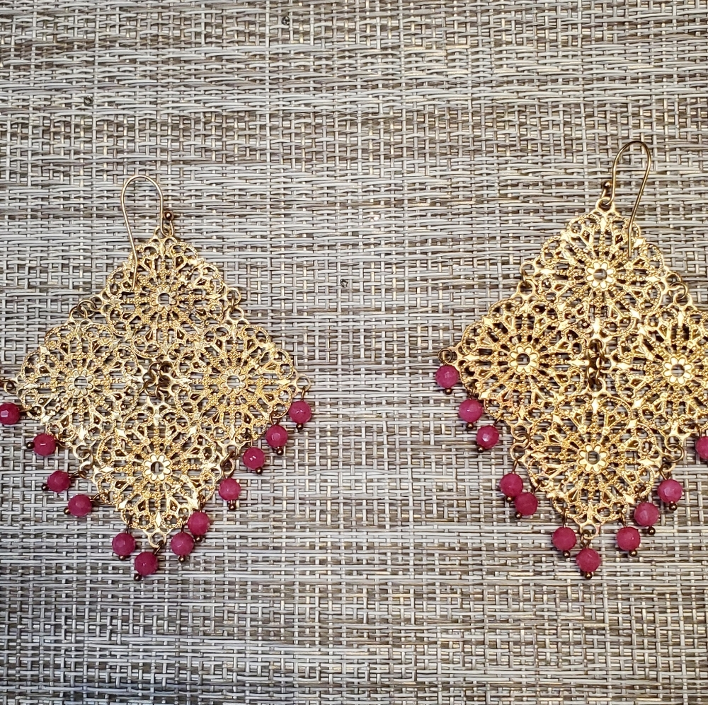 Gold earrings with pink stones